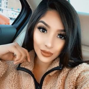 Meet your Posher, Esmeralda